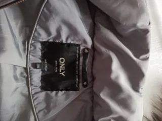 Chaqueta plumífero ONLY gris