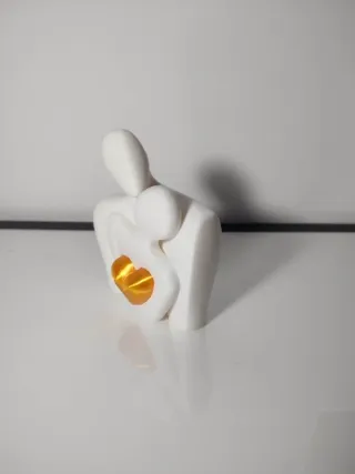 Coppia innamorati con cuore oro