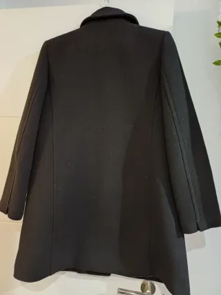 Abrigo negro clásico