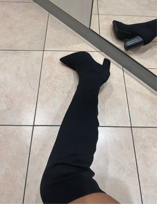 Stivali neri alti al ginocchio