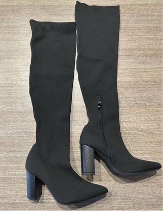 Stivali neri alti al ginocchio