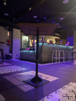 Mesa alta madera y pata metal