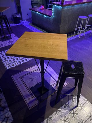 Mesa alta madera y pata metal