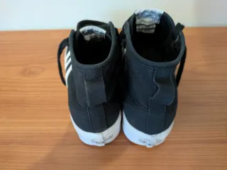 Adidas Botín Negro y Blanco