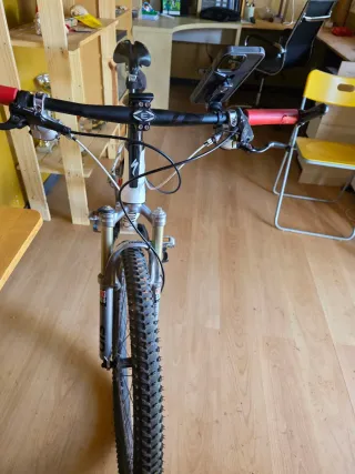 Bicicleta Montaña Blanca y Roja