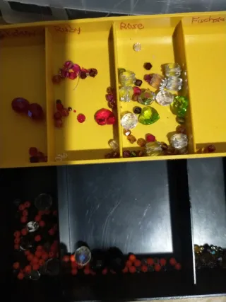 Lote de abalorios varios