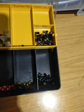 Lote de abalorios varios