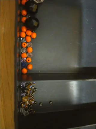 Lote de abalorios varios