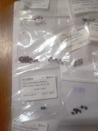 Lote de abalorios varios