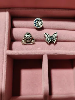 Lote 3 charms plata: carruaje, mariposa, gatito