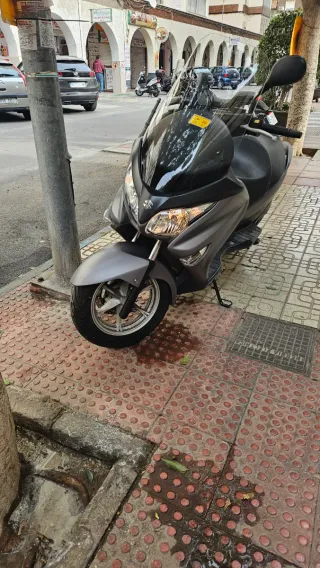 Suzuki Burgman 125cc Maxiscooter Automática