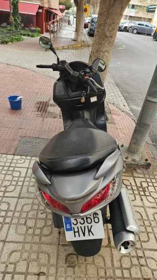 Suzuki Burgman 125cc Maxiscooter Automática