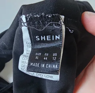 Camiseta Crop Top Esqueleto