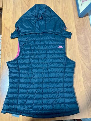 Chaleco Trespass Negro y Rosa con Capucha