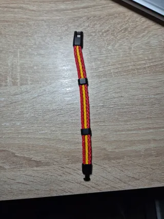 Pulsera cuero España roja y amarilla cierre metáli