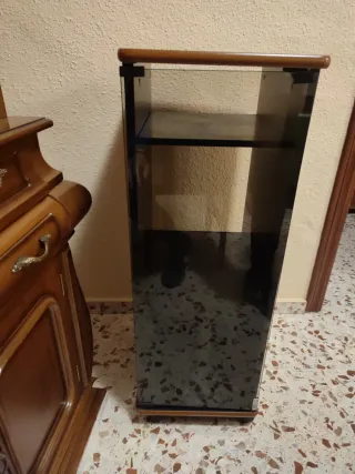 Mueble auxiliar de minicadena.