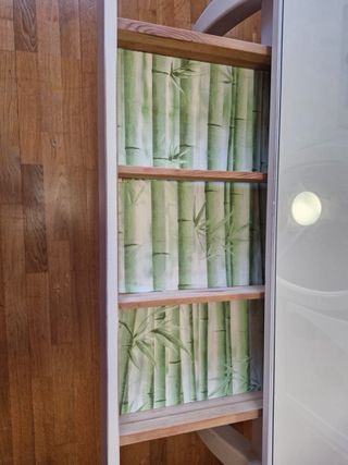 Tocador de madera con espejo ovalado