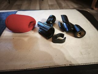 Lotto 2 Supporti Shure microfono + antivento rosso