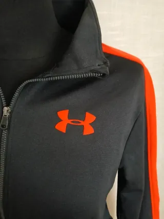 Felpa Under Armour nera e arancione taglia XS
