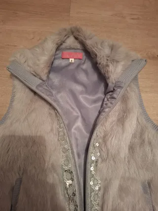 Chaleco pelo mujer gris con lentejuelas plata