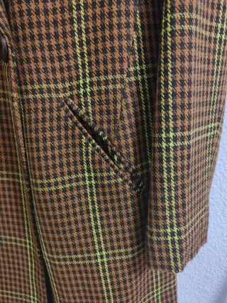 Abrigo cuadros marrón y amarillo Stradivarius