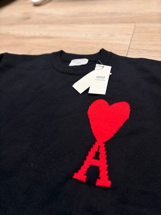 Jersey Ami Paris Negro Corazón Rojo