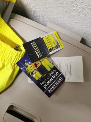 Pantalón impermeable reflectante amarillo