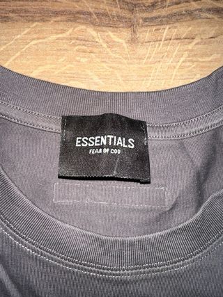 Camiseta Essentials Gris Talla L