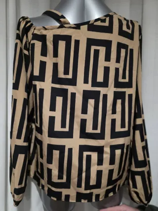 Blusa tipo Hermes Hombro Descubierto Beige/Negro.