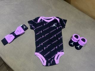 Set Neonata Jordan Nero e Viola