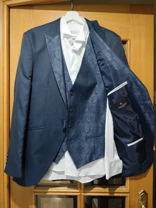 Traje de Novio azul marino Arax Gazzo ceremonia