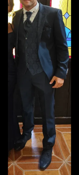 Traje de Novio azul marino Arax Gazzo ceremonia