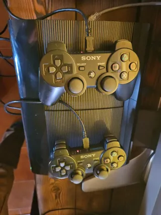Consola PS3 Sony Negra + 2 Mandos + Juegos