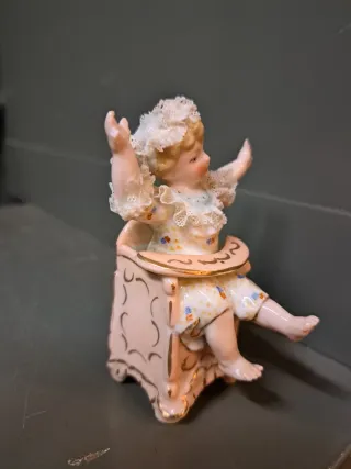 Figura antigua de porcelana