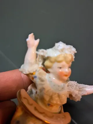 Figura antigua de porcelana