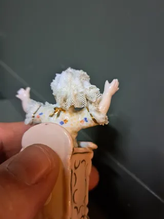 Figura antigua de porcelana