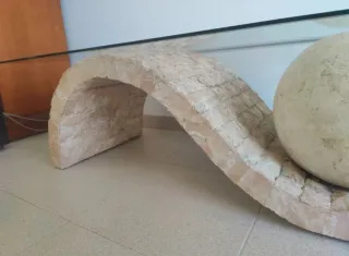 Mesa de centro posmodernista cristal y piedra