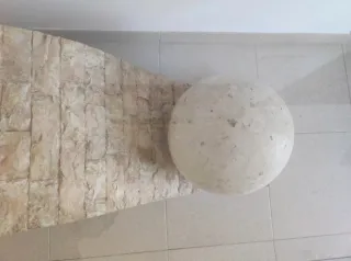 Mesa de centro posmodernista cristal y piedra