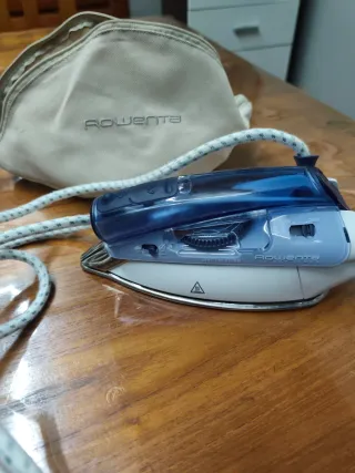 Plancha de viaje Rowenta con funda