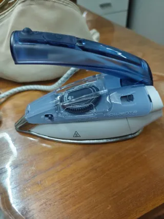 Plancha de viaje Rowenta con funda