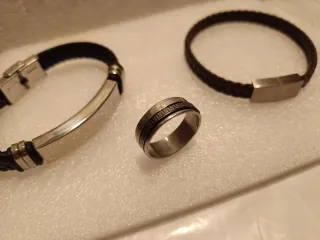 2 pulseras y 1 anillo acero inox. hombre.