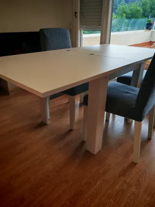 Mesa de comedor blanca SE VENDE DESMONTADA