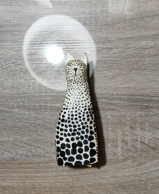 Figuras de gatos de madera decorativas