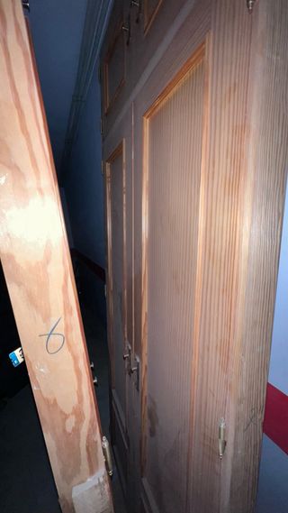 Puerta de ropero de madera