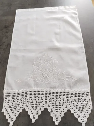 Toallas de hilo bordadas con puntilla crochet