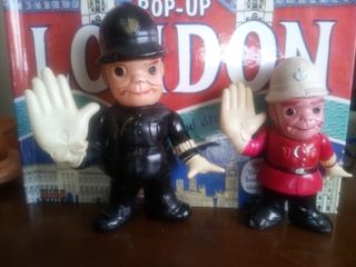 Lote 2 Sonajeros Celuloide Guardia Inglesa 1920-30