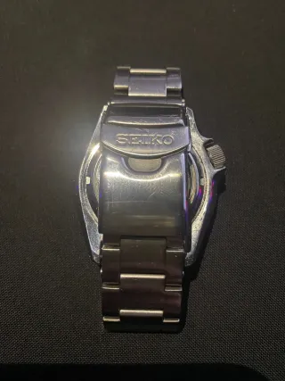 Reloj Seiko5 Sports Negro y dorado SRPD57K1.