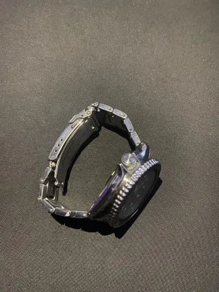 Reloj Seiko5 Sports Negro y dorado SRPD57K1.