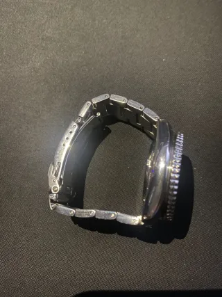 Reloj Seiko5 Sports Negro y dorado SRPD57K1.