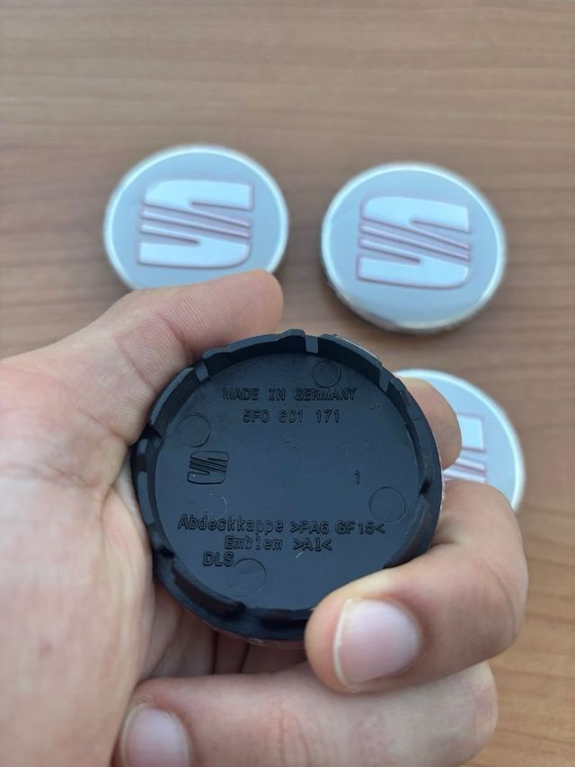4 Tapabujes Seat 56mm gris plata nuevos